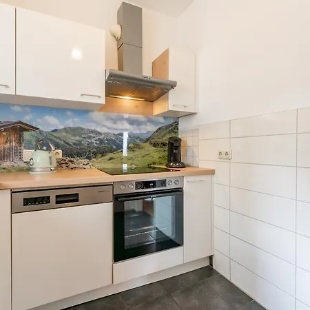 Jasmin Τσελ αμ Ζέε