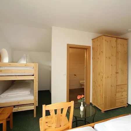 Jasmin Τσελ αμ Ζέε